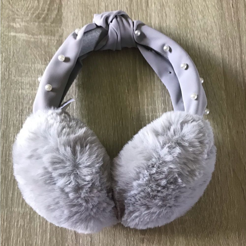 NWOT … Knotted “Pearl Studded” Headband Earmuffs